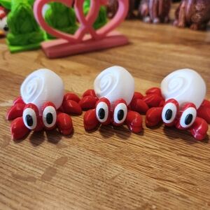 Cute Red & White Crab Shell Figurines - Set of 3